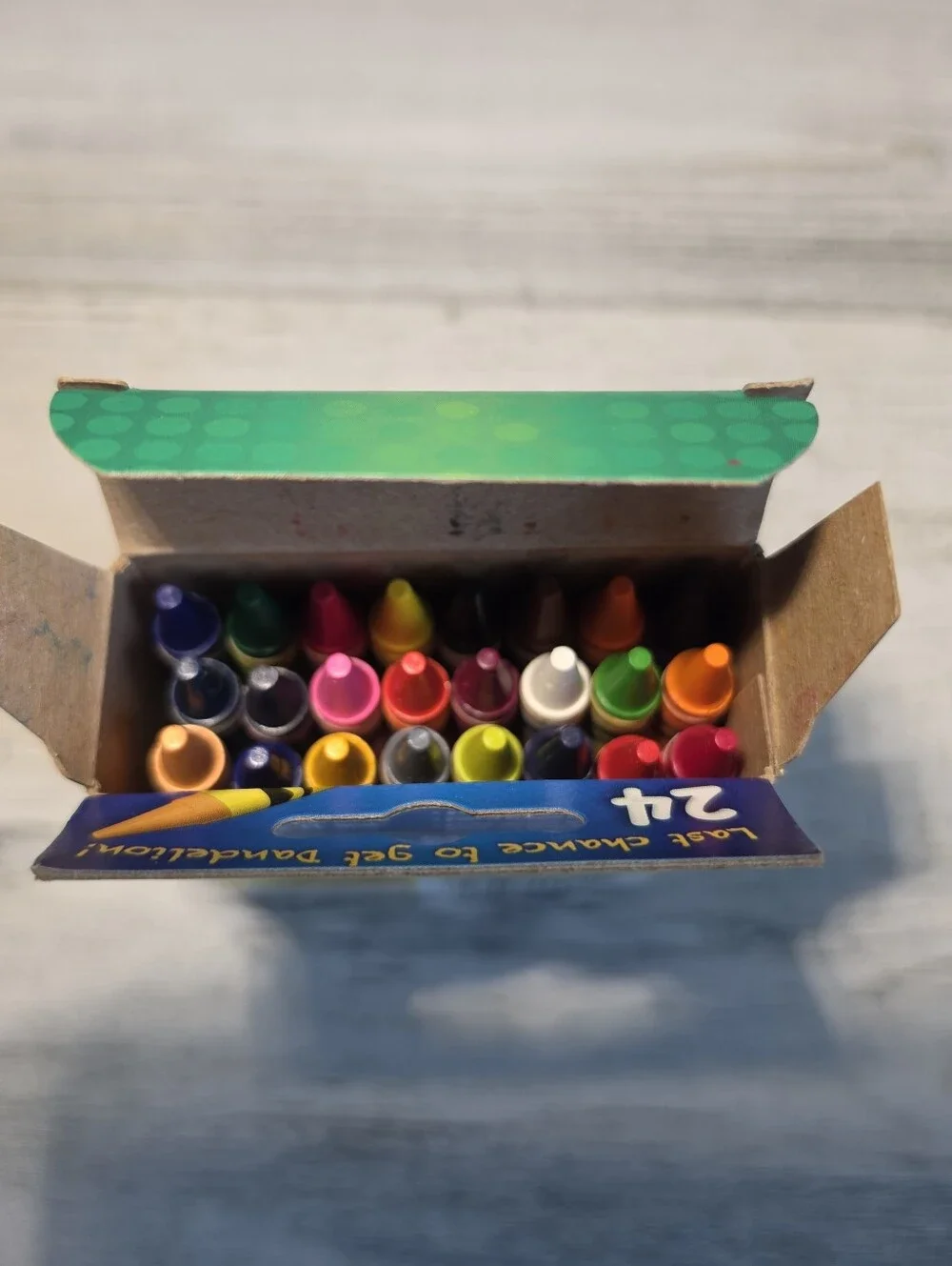 Crayola 24 Crayons 2017 Dandelion Retired Color NEW UNUSED Complete Box RARE
